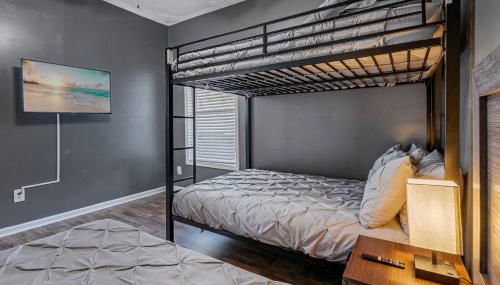 Wonderful 3 Bed 2 Bath House in Heart of YBOR City - Photo 4