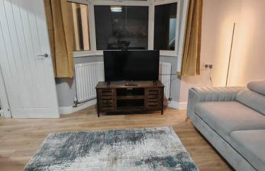 Bright 4BR Home, Outdoor Garden, Easy Parking - Foto 30