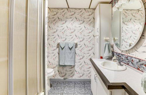 Walk to School House Winery Home with Deck! - Foto 24