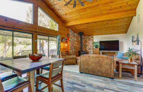 Scenic Riverfront Escape with Sauna in Junction City - Foto 6