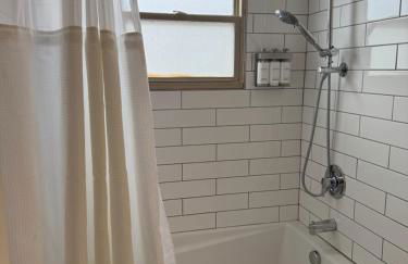 Charming Brick Home with bonus space & foosball - Foto 19