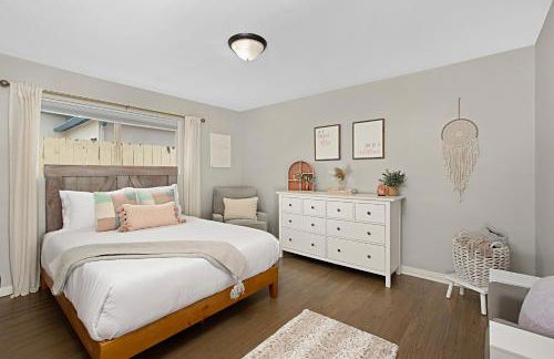 The Gathering Place - Guest Favorite with Huge Yard - Foto 6