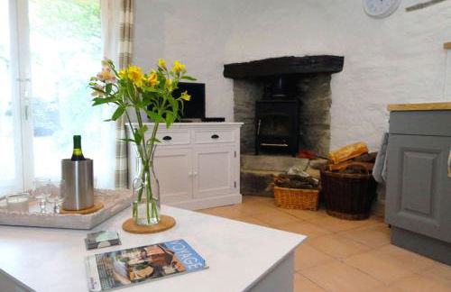 Hayloft at Kergudon Gîtes, Couples' gîte with pool - Foto 9