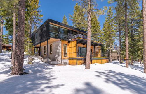 Modern Eco Retreat with Hot Tub and Views - Foto 48