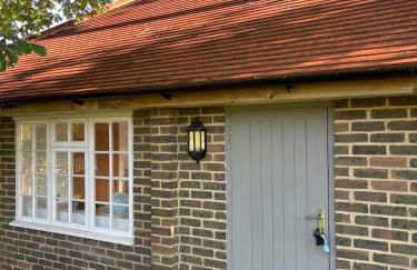 Motts Lodge - Photo 6