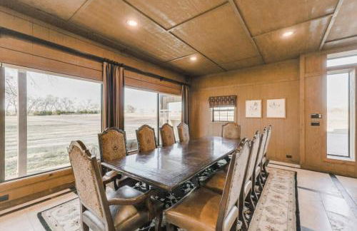 Spacious Ranch Style Home w Cinema Room - Foto 12