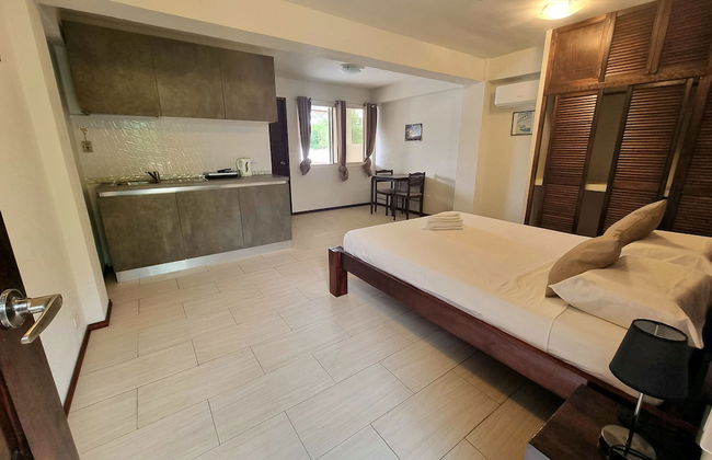 Day & Night Accommodations - Photo 9