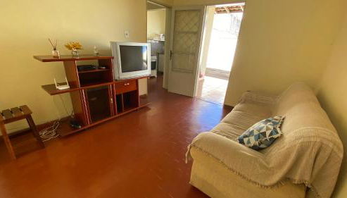 Casa com varanda, 2 quartos, wi-fi, próximo ao centro da cidade - Foto 5