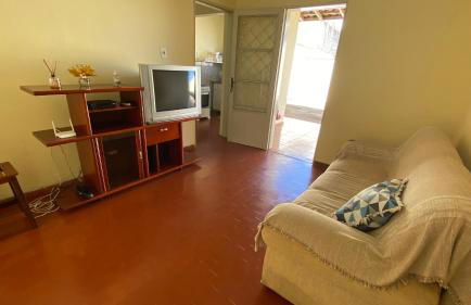 Casa com varanda, 2 quartos, wi-fi, próximo ao centro da cidade - Foto 5