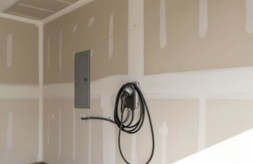 New 3BR Raceday Retreat - Steps from Speedway - Foto 45