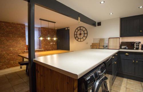 Holmfirth Home, Comfortable Stay, Near Trails and Town, Sleeps 5 - Foto 21