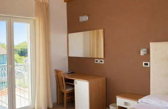 Camere comfort con terrazza Solarium Favorita - Foto 3