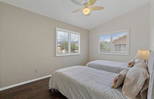 French Country Charm with Pool and Mountain Views - Foto 24