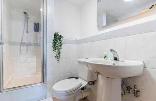 Central Birmingham 2 Bed with Balcony and City Views - Foto 11