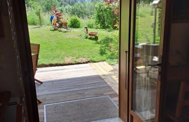 A4 km de Megève très joli studio avec jacuzzi ,vue sur les montagnes au calme - Foto 9