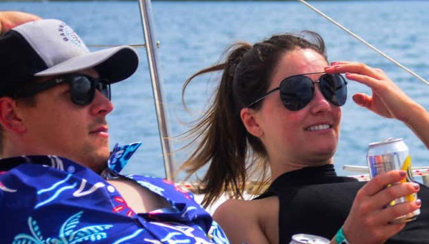 Relaxando no catamarã