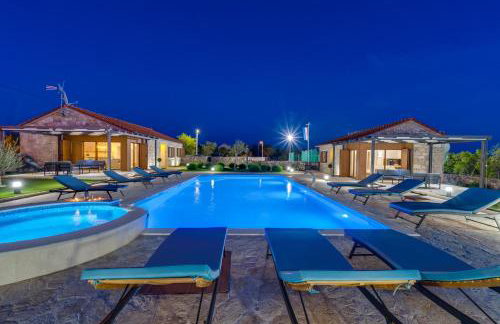 Promina luxury villa with 72sqm Heated Pool, Jacuzzi, Infrared Sauna, Tennis court, Media room - Foto 38
