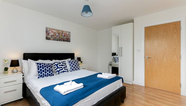 Skyvillion 1bed Enfield Flat W Balcony & Parking - Photo 2