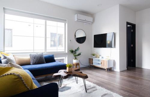 Walk to Restaurants from a Designer Cap Hill Home - Foto 40