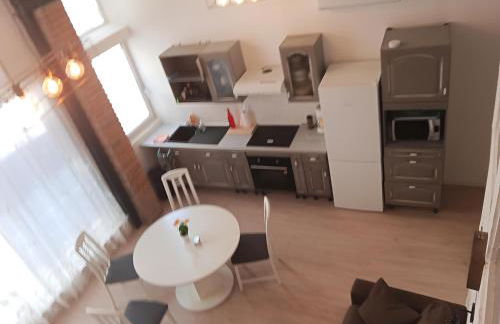 Appt climatisé, 4 à 6 couchages Tarn, Albi, Gaillac, Cordes, Wifi gratuit, boîte à clés, proche commodités et gare routière - Foto 2