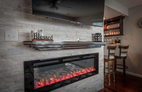 Hoosier Happiness Townhouse - 2 King Size Bedroom Suites - Foto 1