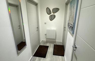 Cozy Bracknell Apartment With Modern Amenities - Photo 5