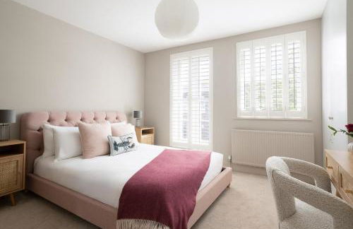 Luxury Family Home in Central Windsor with Large Garden, Games Room, Office, Parking & Pet-Friendly - Photo 4