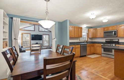 Elegant New England Home with Private Pool - Foto 4