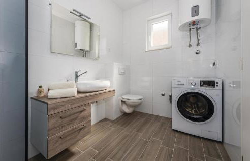 Gorgeous Home In Drinovci With Wifi - Foto 28