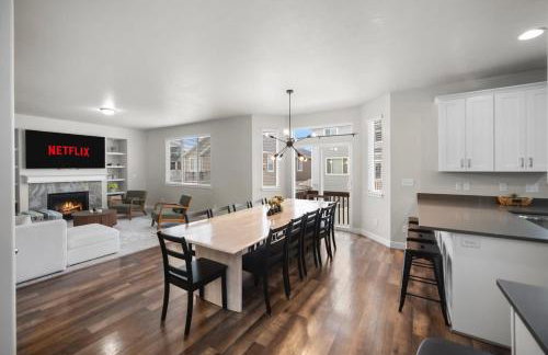 Charming Family Stay w Arcade Theatre Ski Haven Walking trails and river walk in backyard - Foto 3