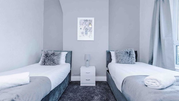 Comfy Four Bedroom House with parking - Foto 5, Habitación