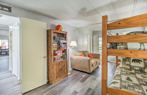 2 Mi to Rainbow Lake Woodsy Retreat with Deck! - Foto 17