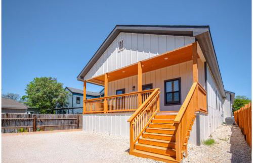 3BR-2BA Cityscape Haven with Panoramic Tower View - Foto 4