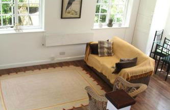 Woodlands Cozy Cottage in Gerrards Cross Sleeps 2 - Photo 28