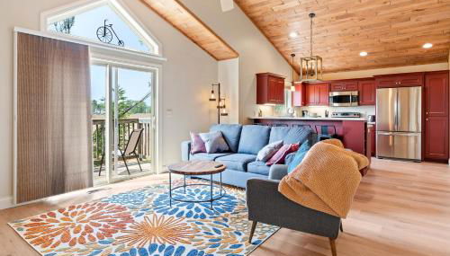 Upper Deck by Simple Life Rentals - Photo 1