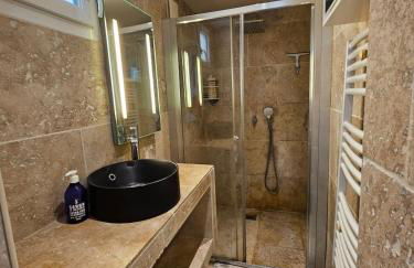 Appartement T2 charmant, calme, terrasse & parking - Photo 8