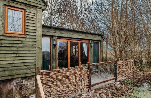 Heron's Perch- A pond-side retreat with cinema room - Photo 35