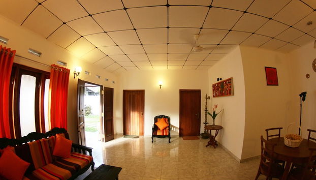 Coin salon dans le hall