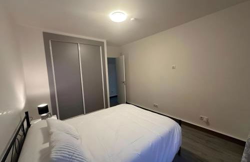 Mediterranean Breeze - Photo 16