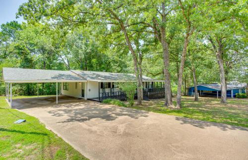 Lake View and Decks Pet-Friendly Mabank Home - Foto 33