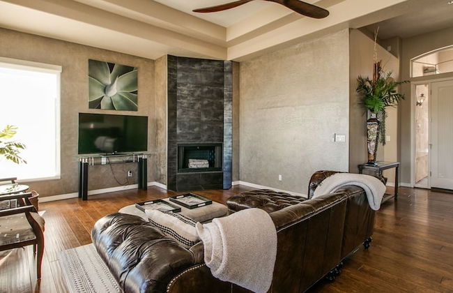 Fabulous 4-bdrm W/breathtaking Views & Pool! - Foto 11