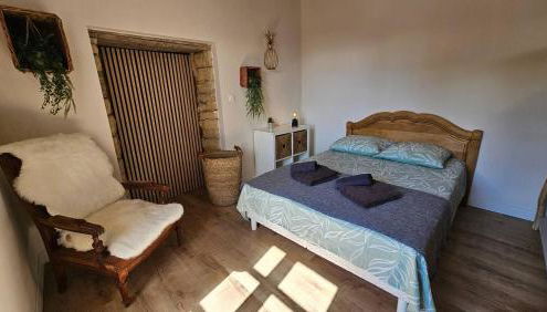 Lou Clapas - Photo 4