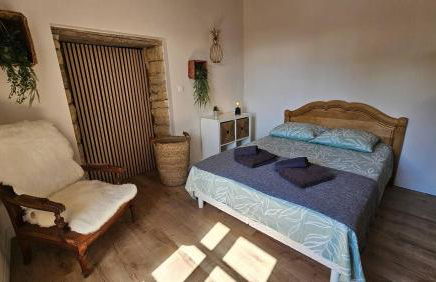 Lou Clapas - Photo 4