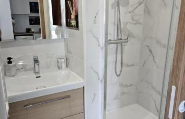 Elegant studio, 2-4 people, WiFi, pool, parking - Foto 22