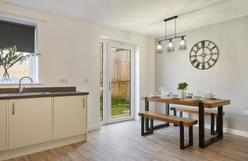 Mersey Way, Spacious 3 Bed Home, Close to Sheffield City Centre & FREE Driveway Parking - Perfect for Workers, Groups & Families - Hosted by Stay Host Save - Foto 3