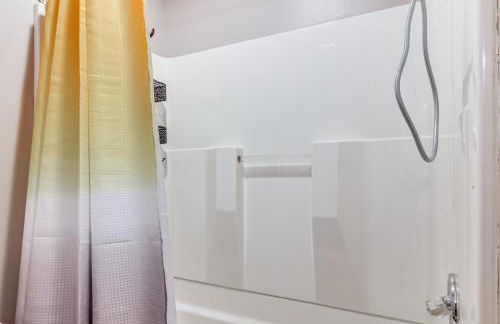 Spacious Home with Patio Near SC State and Claflin - Foto 17