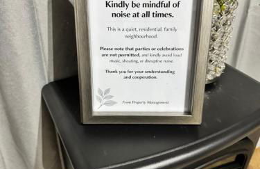 Luxury 2-Bed Apartment,Office with Built-In TV King Bed, Private Entrance and free Parking - Foto 67