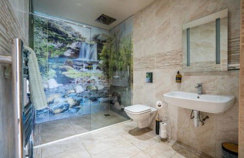 Rosemary Lodge 2BR with Hot Tub near Black Mountain - Foto 23