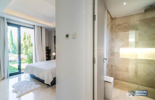 Remarkable 5-BDRM Villa - Heated POOL & GYM - Photo 26