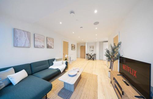 Modern & Cozy 2-Bedroom Apartment plus Parking, Gym, Cinema, Games Room, Workspace - Photo 11